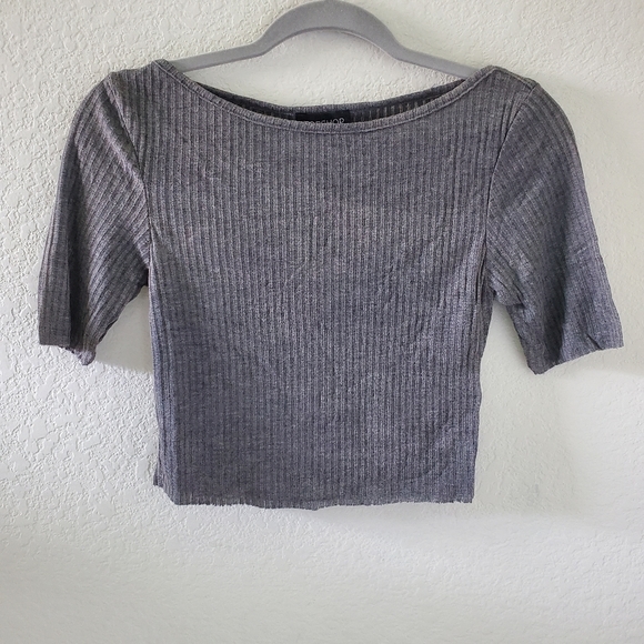 Topshop Tops - Topshop ribbed shortsleeve dropped top NWT